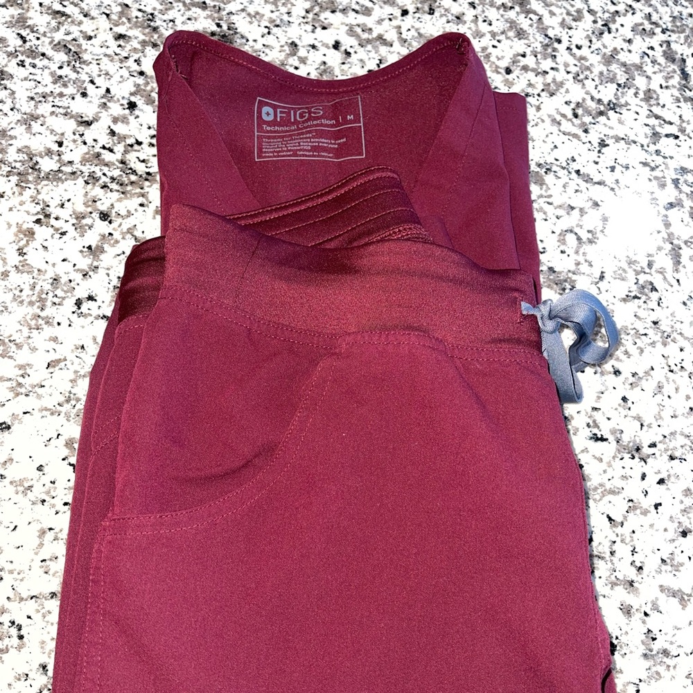 Figs burgundy set